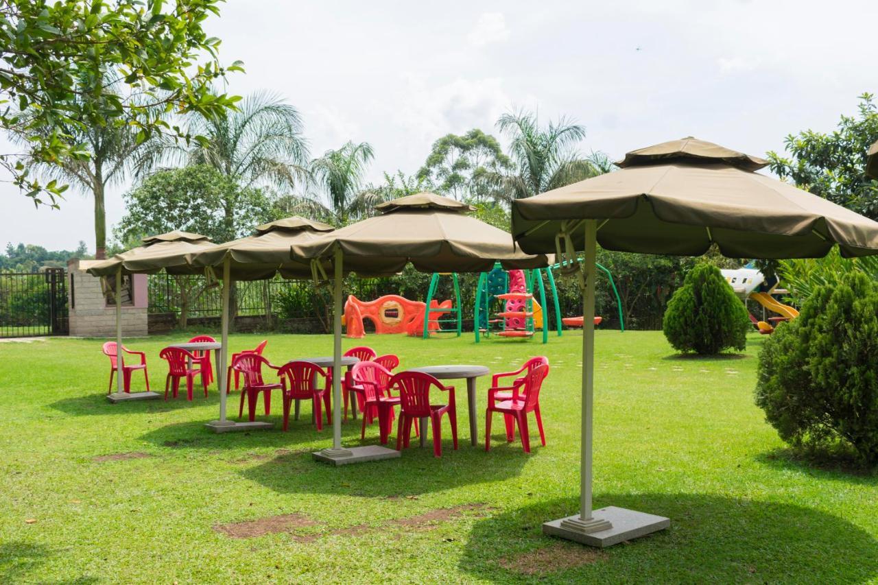 Fort Fun City Hotel Fort Portal Exterior foto